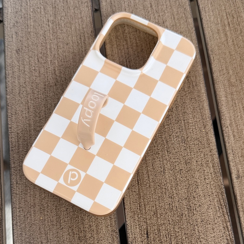 Loopy Case Tan and White Checkered Phone Case